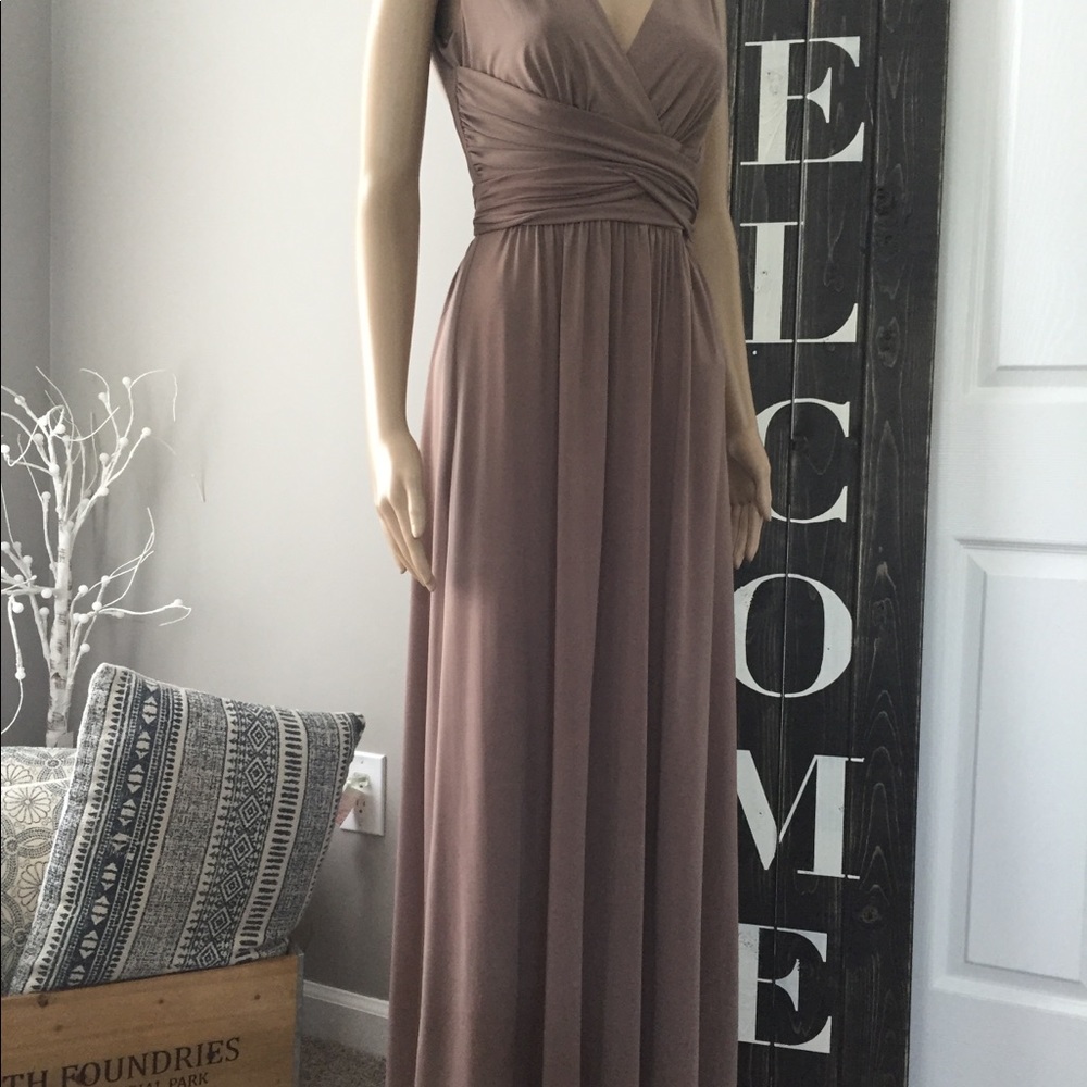 Beautiful Gown - Picture 2 of 5
